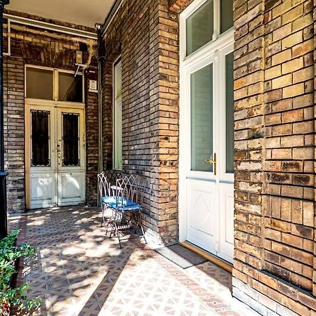 Westend Apartment Будапеща Екстериор снимка
