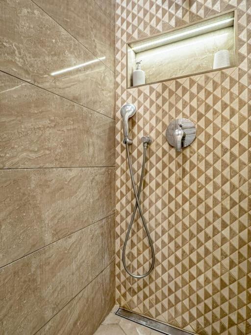 Westend Apartment Будапеща Екстериор снимка