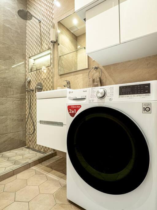 Westend Apartment Будапеща Екстериор снимка