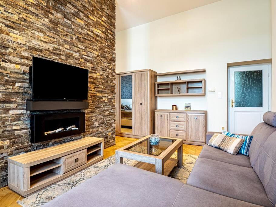 Westend Apartment Будапеща Екстериор снимка