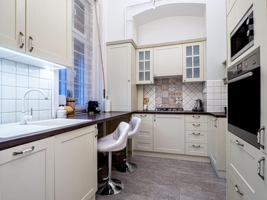 Westend Apartment Будапеща Екстериор снимка